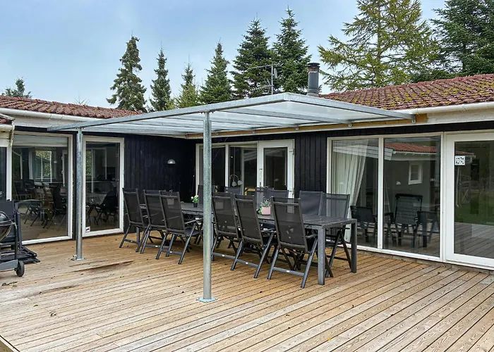 Semesterbostad Awesome In Vaeggerlose With Sauna *