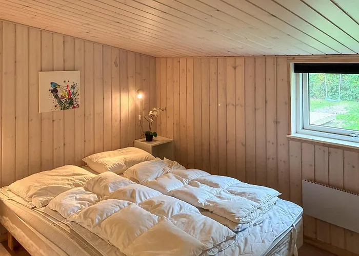 Semesterbostad Awesome In Vaeggerlose With Sauna